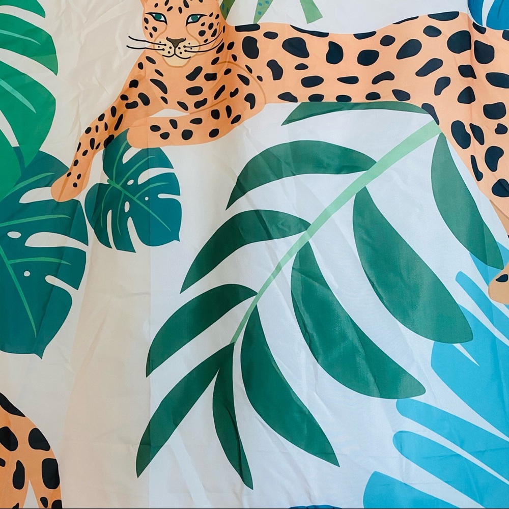 ANTHROPOLOGIE White Tan Green Cheetah Jungle Cat Leaf Print Shower Curtain - Picture 3 of 3